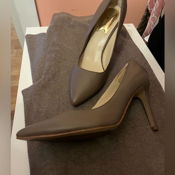 PERFECT PAIR FOR THE FALL! TWO pairs of brand new heels 8.5-9 - Picture 8 of 10